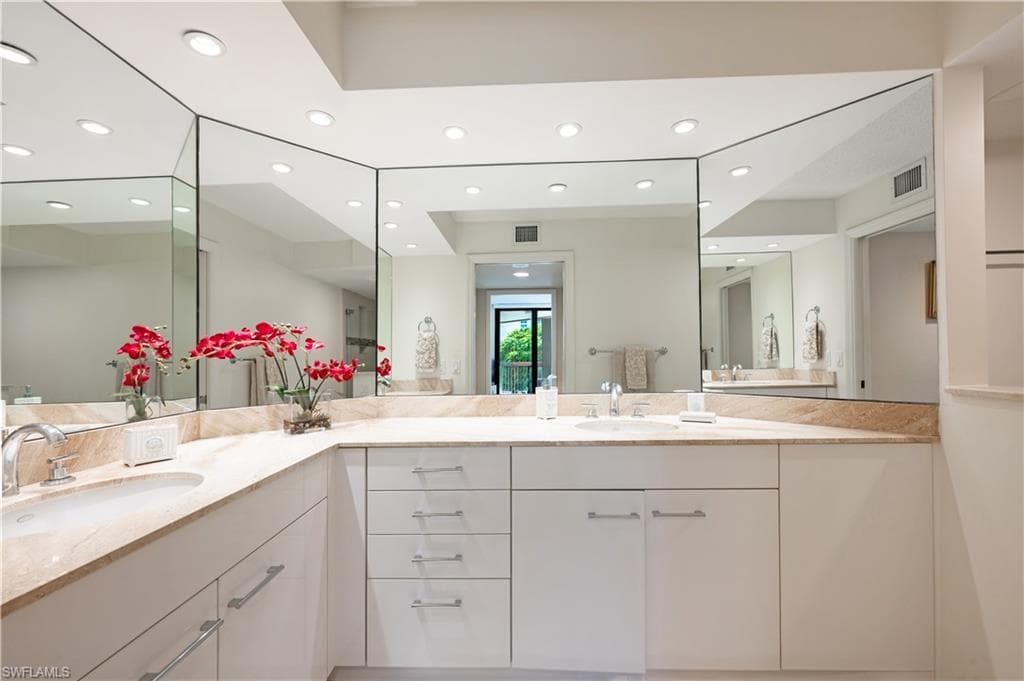 4551 Gulf Shore BLVD N # 306, NAPLES FL 34103-22