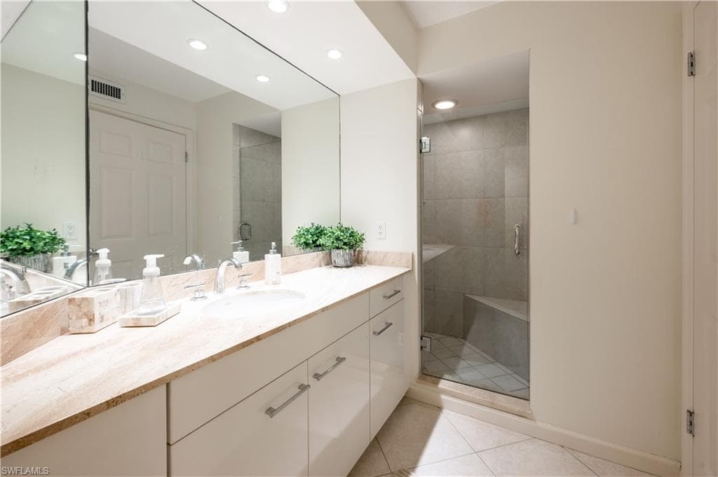 4551 Gulf Shore BLVD N # 306, NAPLES FL 34103-27