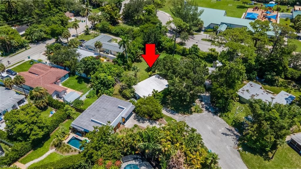 2928 Hawthorne CT, NAPLES FL 34104-1