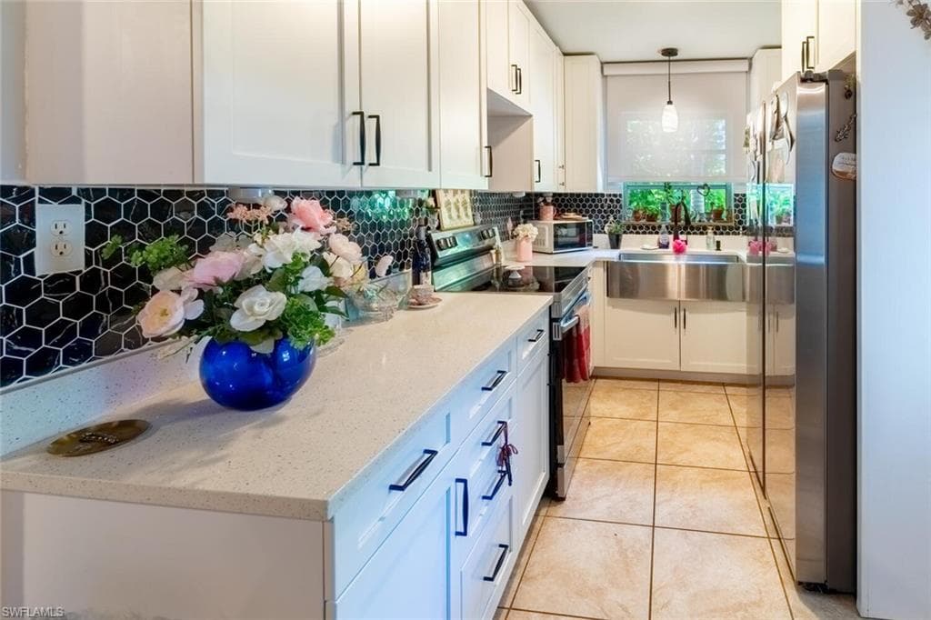 2928 Hawthorne CT, NAPLES FL 34104-5