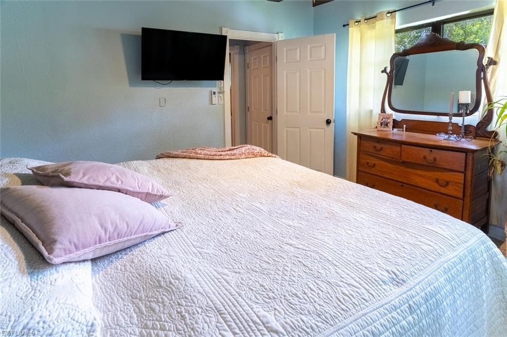 2928 Hawthorne CT, NAPLES FL 34104-11