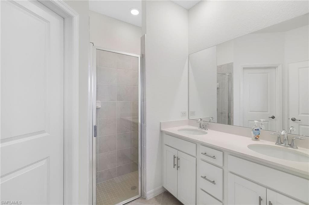 2052 Vermont LN, NAPLES FL 34120-14