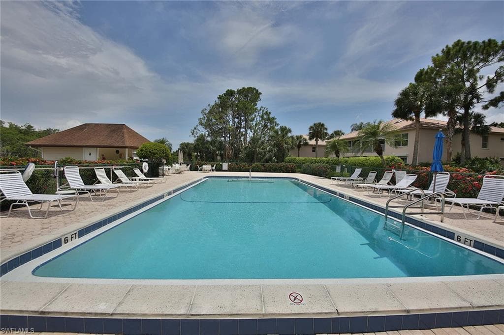 526 Lake Louise CIR # 403, NAPLES FL 34110-16