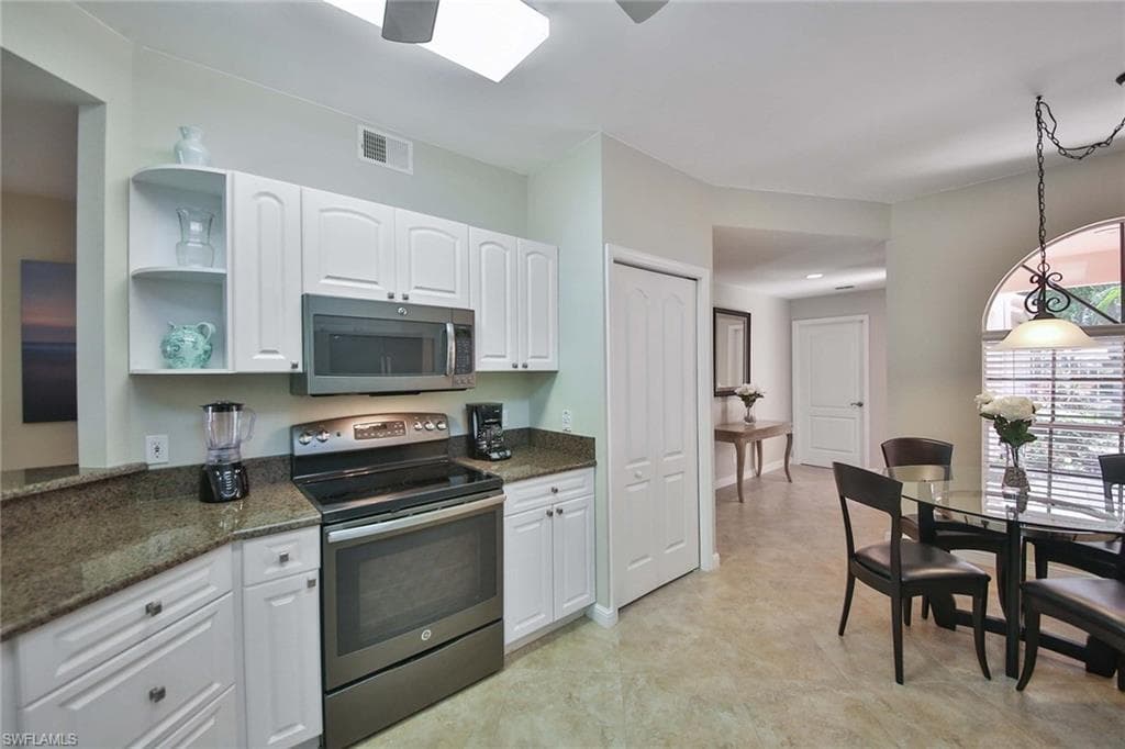 526 Lake Louise CIR # 403, NAPLES FL 34110-6