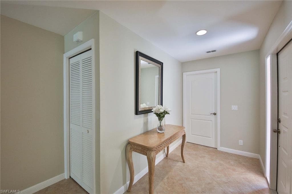 526 Lake Louise CIR # 403, NAPLES FL 34110-2