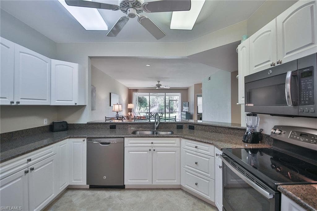526 Lake Louise CIR # 403, NAPLES FL 34110-8