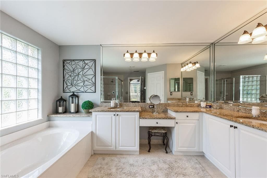 2438 Butterfly Palm DR, NAPLES FL 34119-7