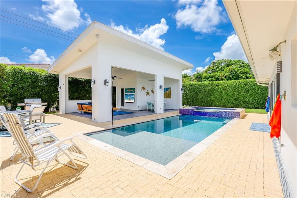 1088 Wisconsin DR, NAPLES FL 34103-1