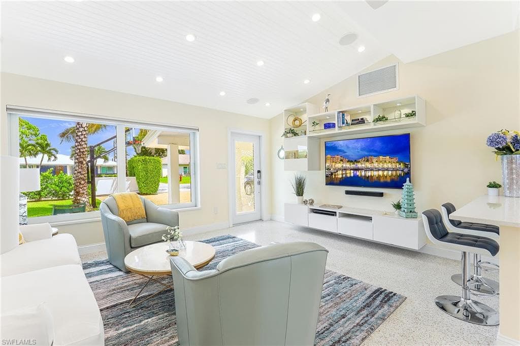 1088 Wisconsin DR, NAPLES FL 34103-2