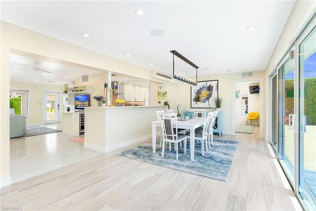 1088 Wisconsin DR, NAPLES FL 34103-9