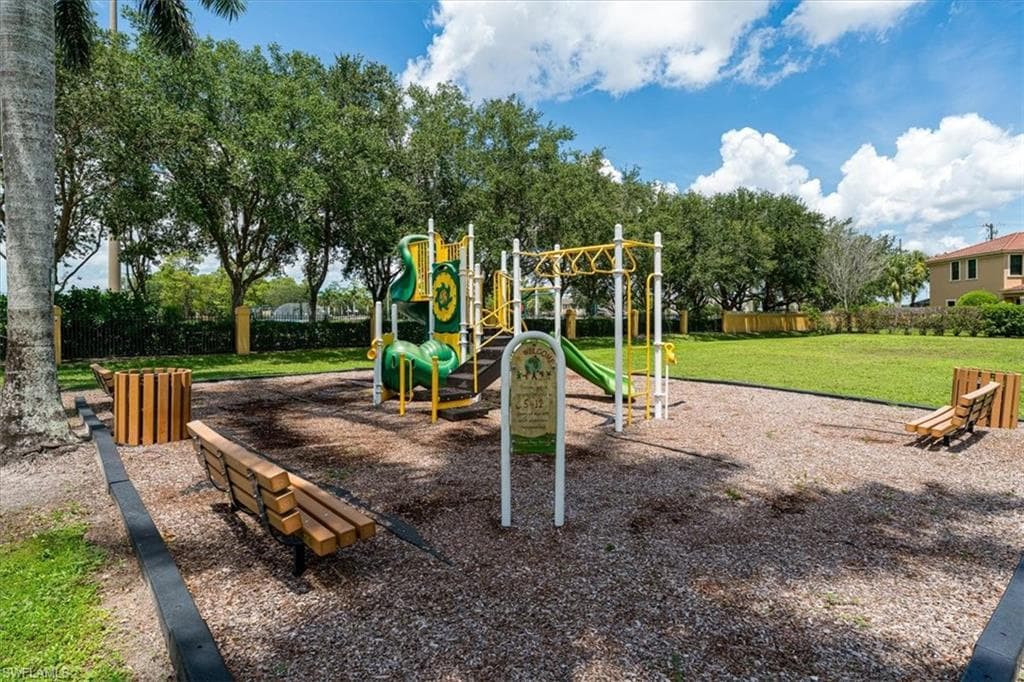 7918 BRISTOL CIR, NAPLES FL 34120-39
