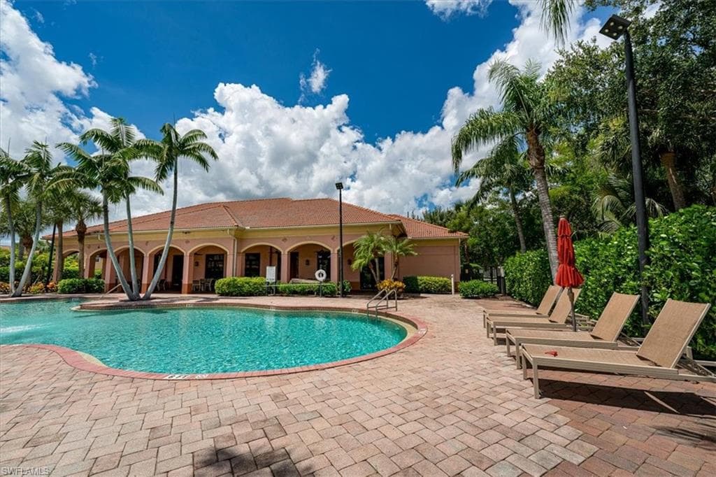 7918 BRISTOL CIR, NAPLES FL 34120-38
