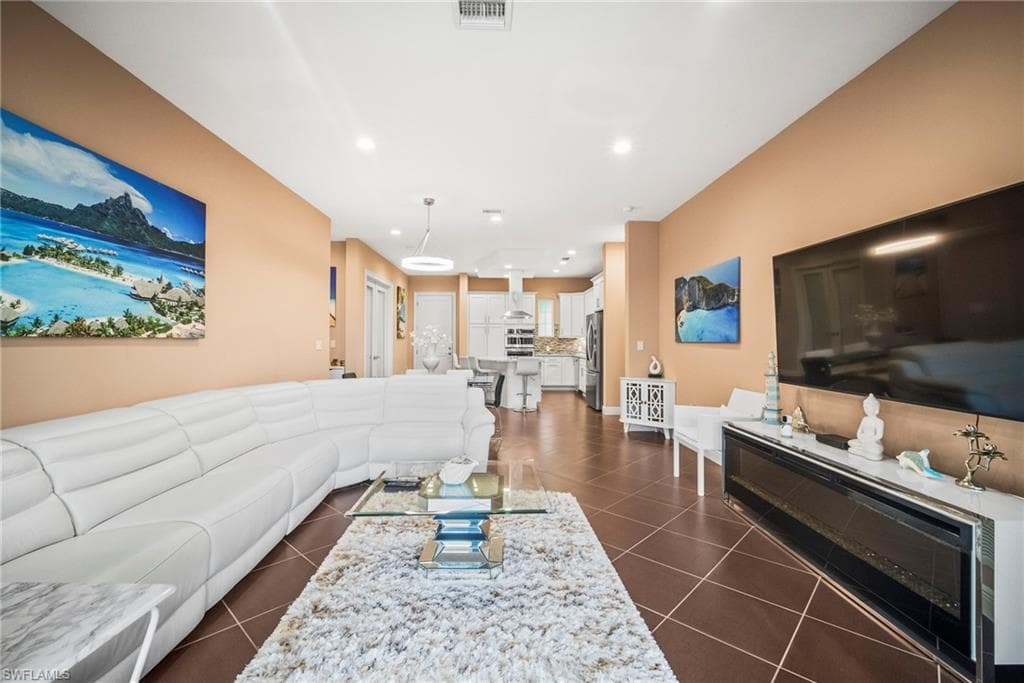 21460 Strada Nuova CIR # B213, ESTERO FL 33928-14