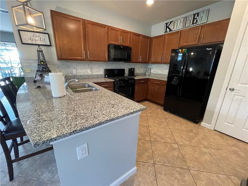 7631 Jacaranda LN, NAPLES FL 34114-16