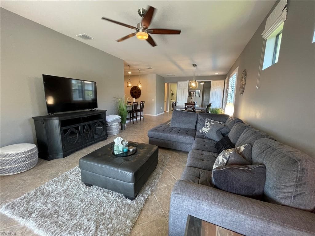 7631 Jacaranda LN, NAPLES FL 34114-21