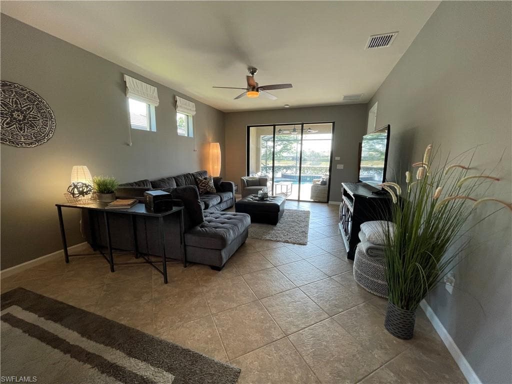 7631 Jacaranda LN, NAPLES FL 34114-19