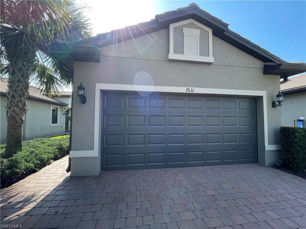 7631 Jacaranda LN, NAPLES FL 34114-10