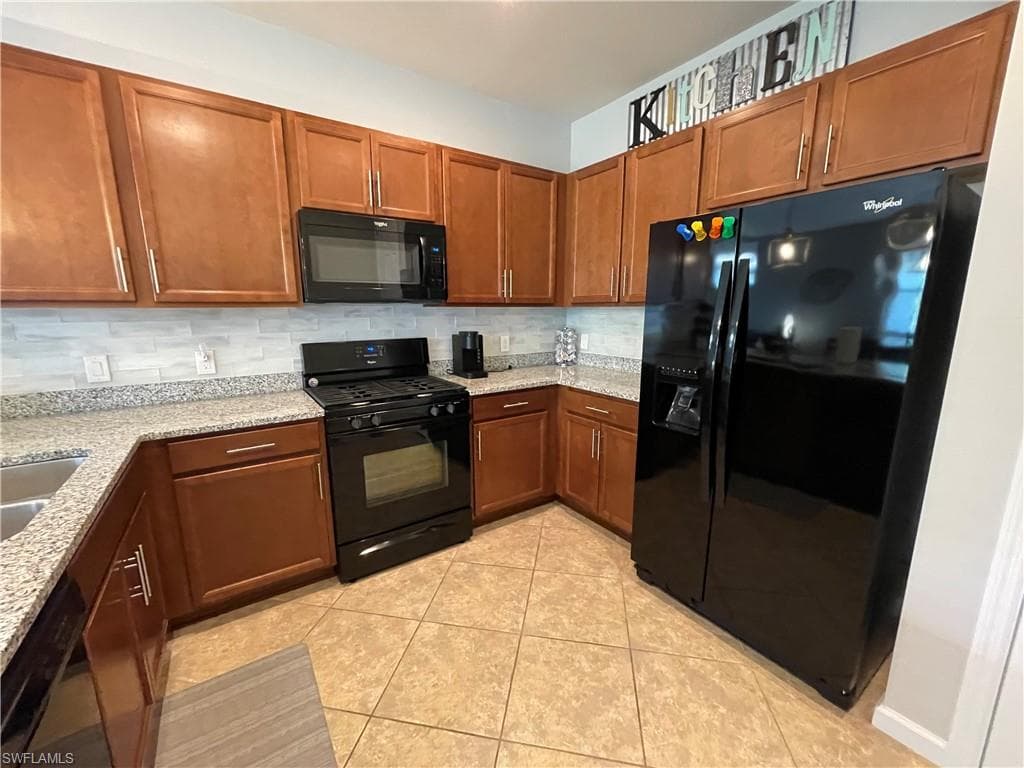 7631 Jacaranda LN, NAPLES FL 34114-18