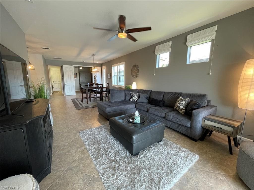 7631 Jacaranda LN, NAPLES FL 34114-20