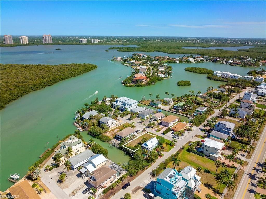 6014 Cypress LN, BONITA SPRINGS FL 34134-8