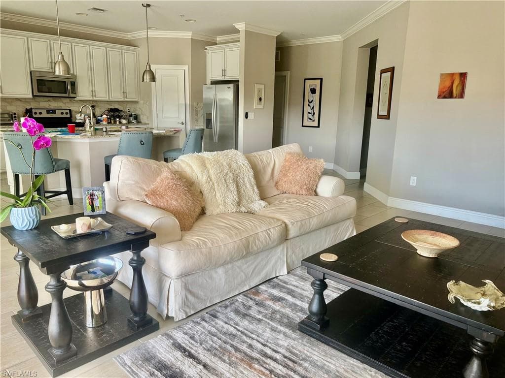 15148 Palmer Lake CIR # 202, NAPLES FL 34109-3