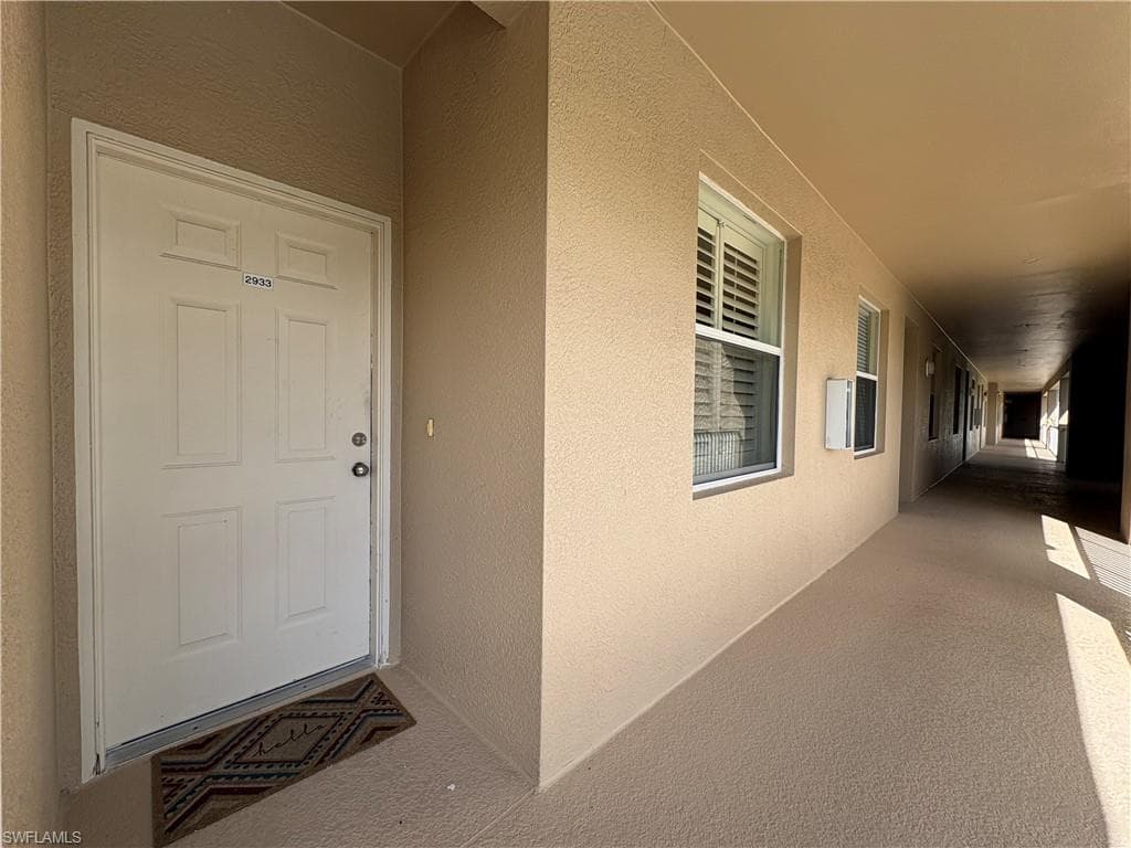 2720 Cypress Trace CIR # 2933, NAPLES FL 34119-25