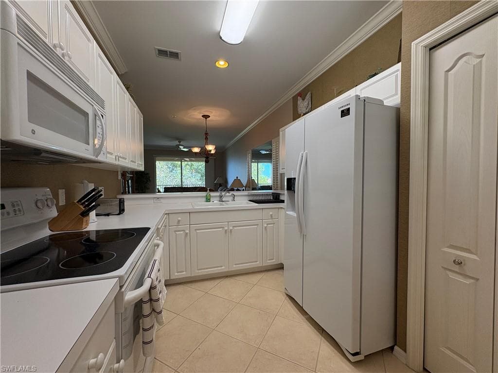 2720 Cypress Trace CIR # 2933, NAPLES FL 34119-7