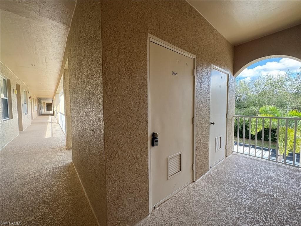 2720 Cypress Trace CIR # 2933, NAPLES FL 34119-24