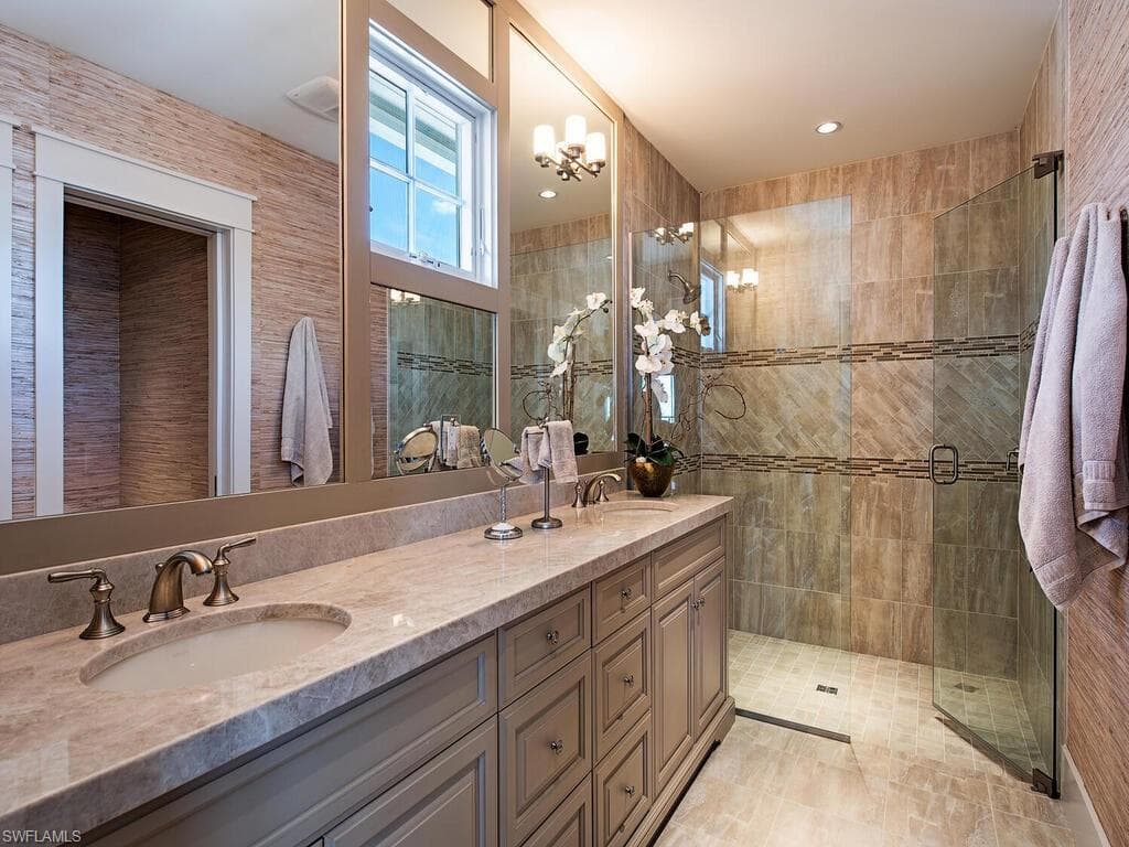 1482 2nd AVE S, NAPLES FL 34102-15