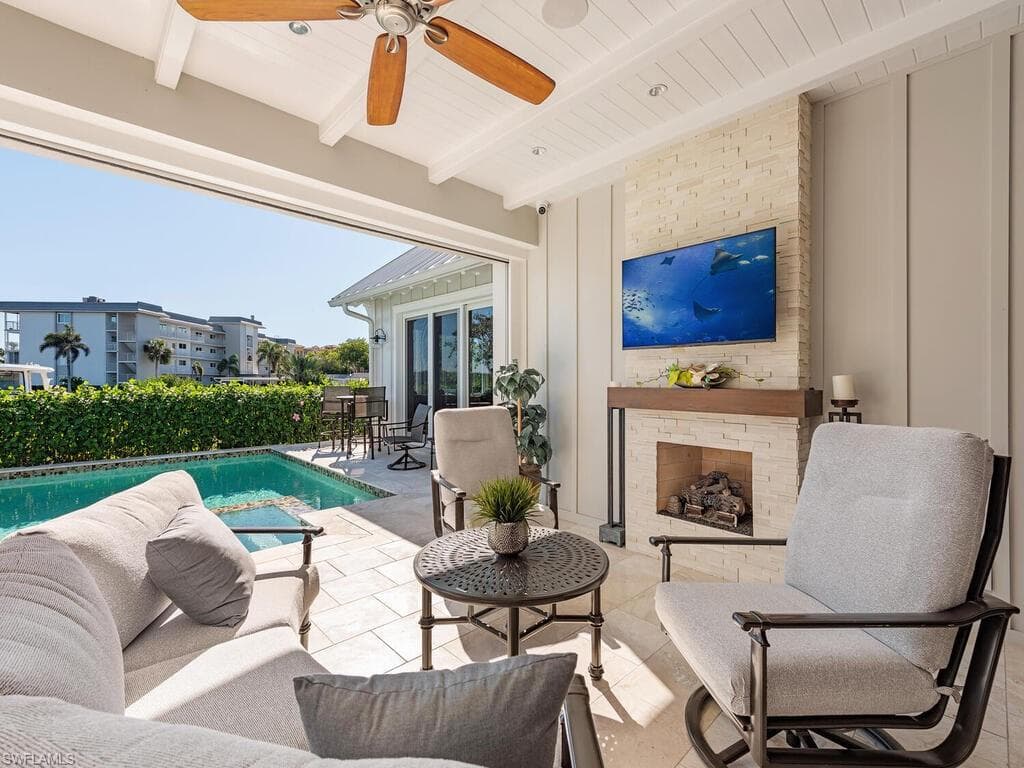 1482 2nd AVE S, NAPLES FL 34102-8