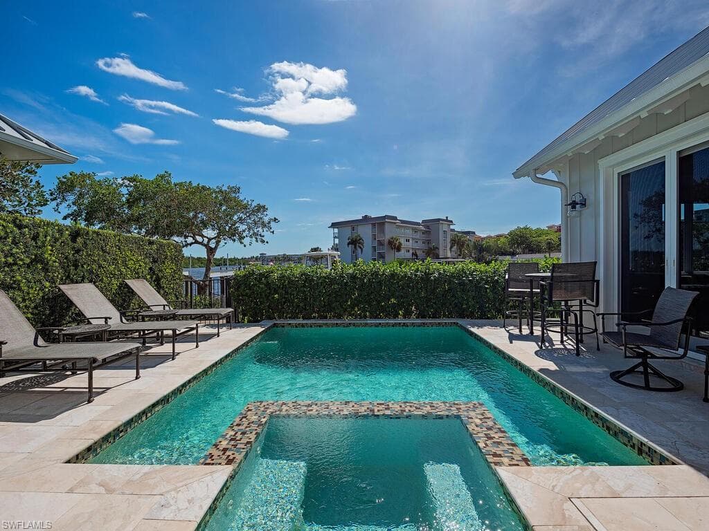 1482 2nd AVE S, NAPLES FL 34102-9