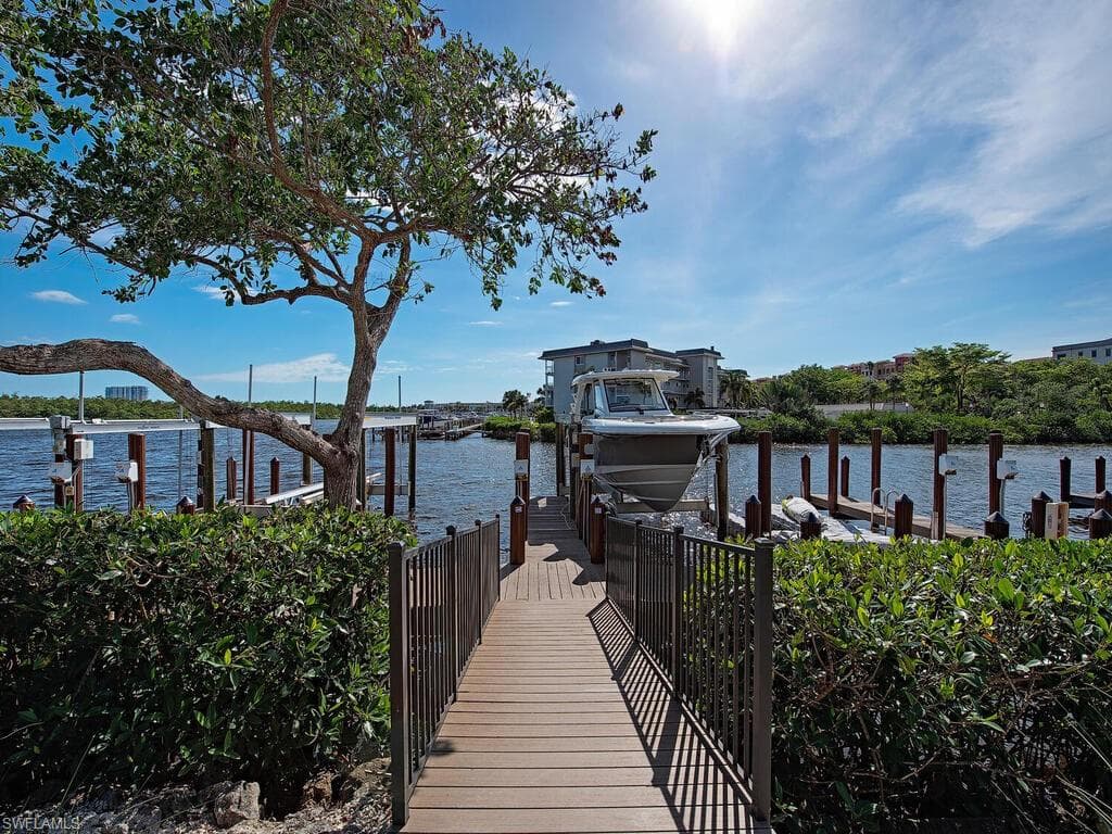 1482 2nd AVE S, NAPLES FL 34102-20