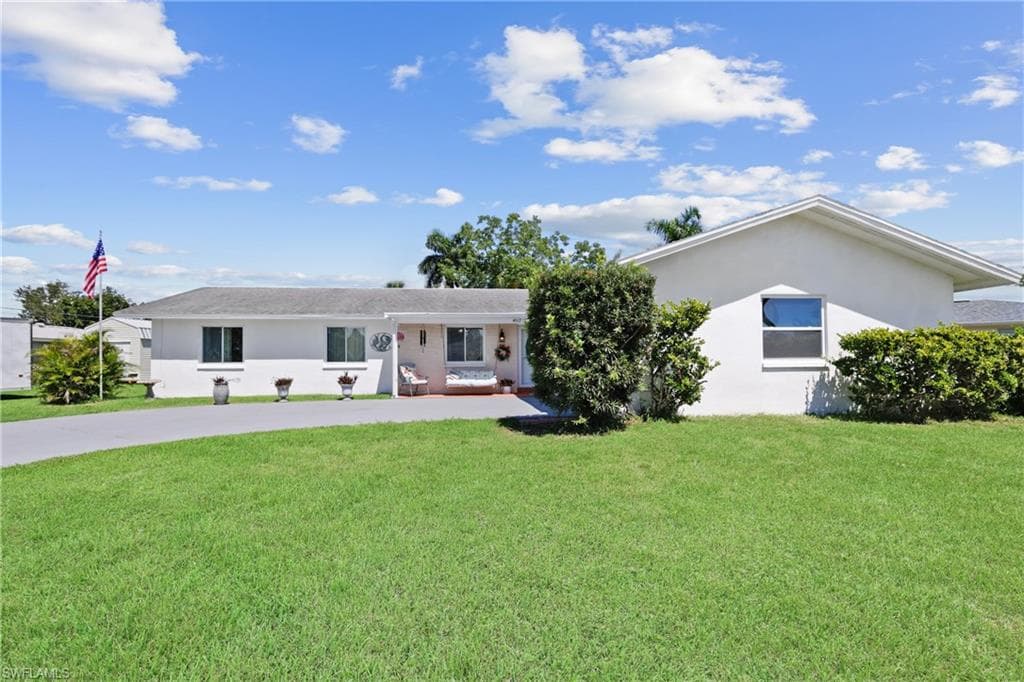 4517 Vinsetta AVE, NORTH FORT MYERS FL 33903-1