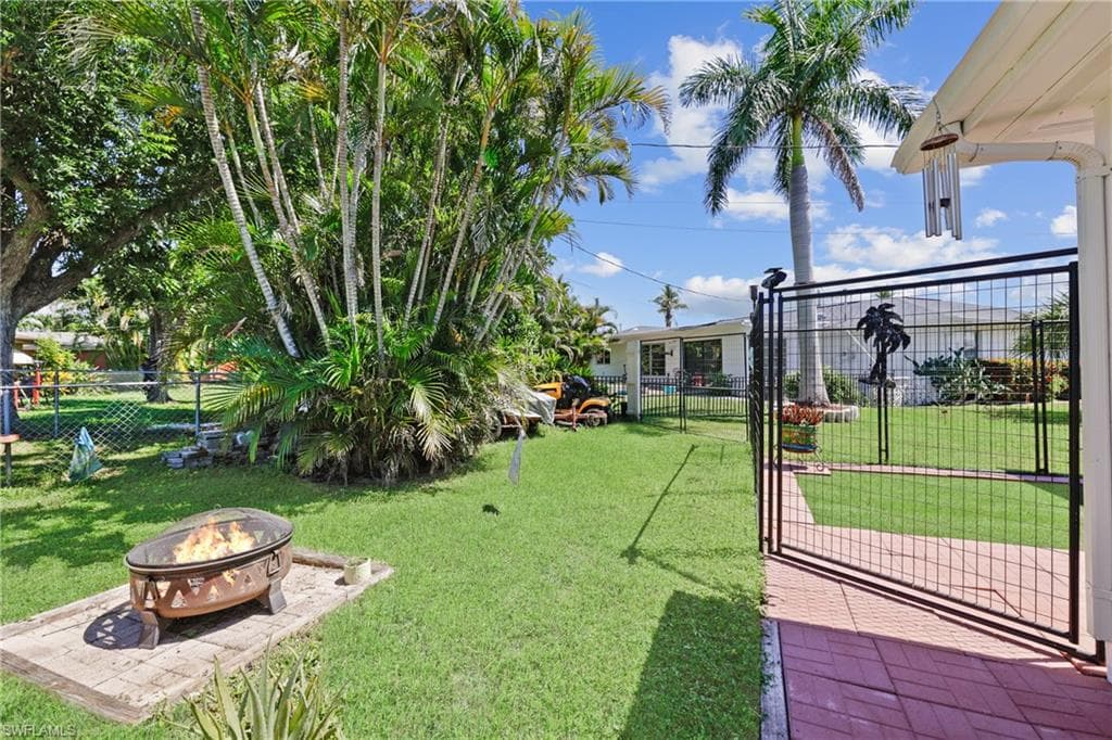 4517 Vinsetta AVE, NORTH FORT MYERS FL 33903-14