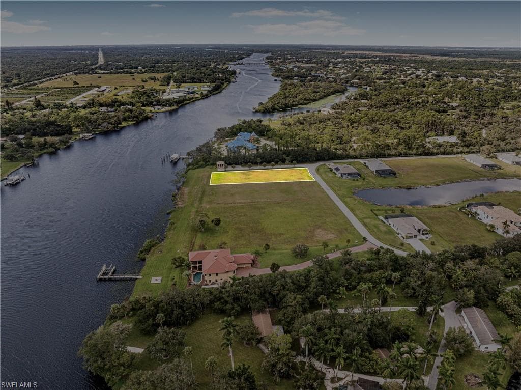 17109 Serengeti CIR, ALVA FL 33920-4