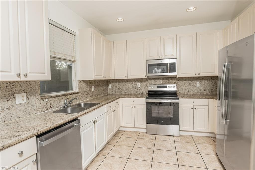 7020 Ambrosia LN # 1106, NAPLES FL 34119-1