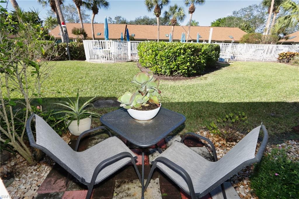 10805 Queen Anne LN # 203, NAPLES FL 34109-1