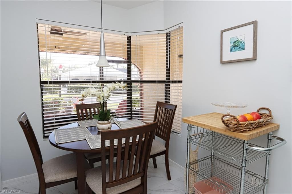 10805 Queen Anne LN # 203, NAPLES FL 34109-9