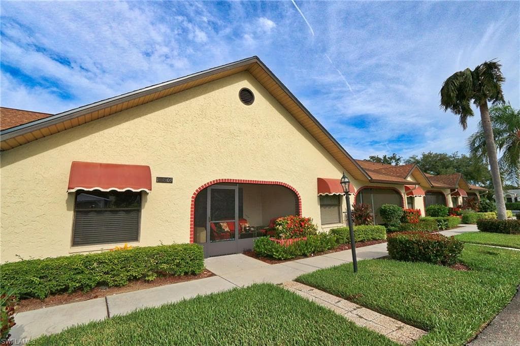 10805 Queen Anne LN # 203, NAPLES FL 34109-3