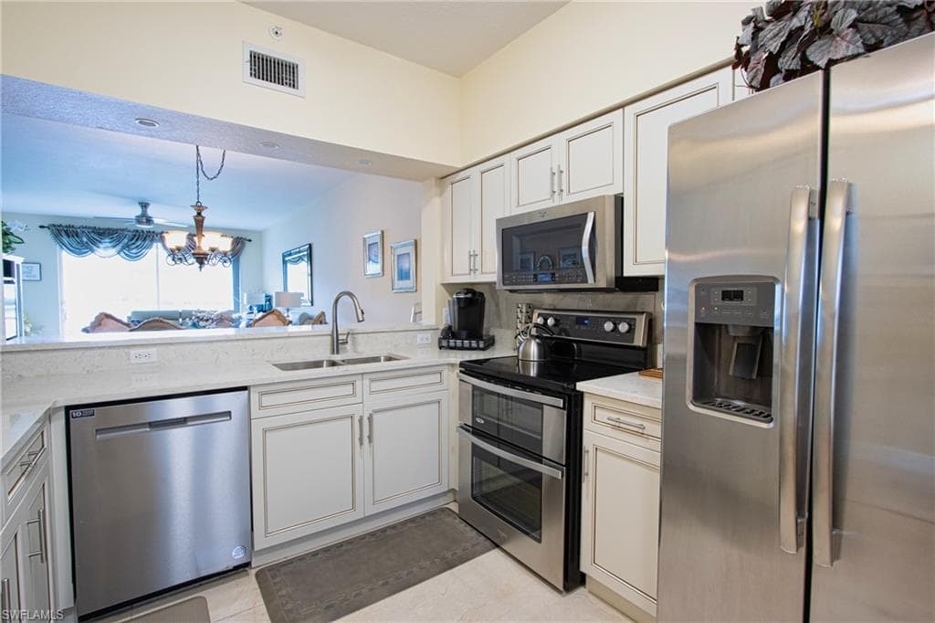 3250 Cypress Glen WAY # 403, NAPLES FL 34109-8