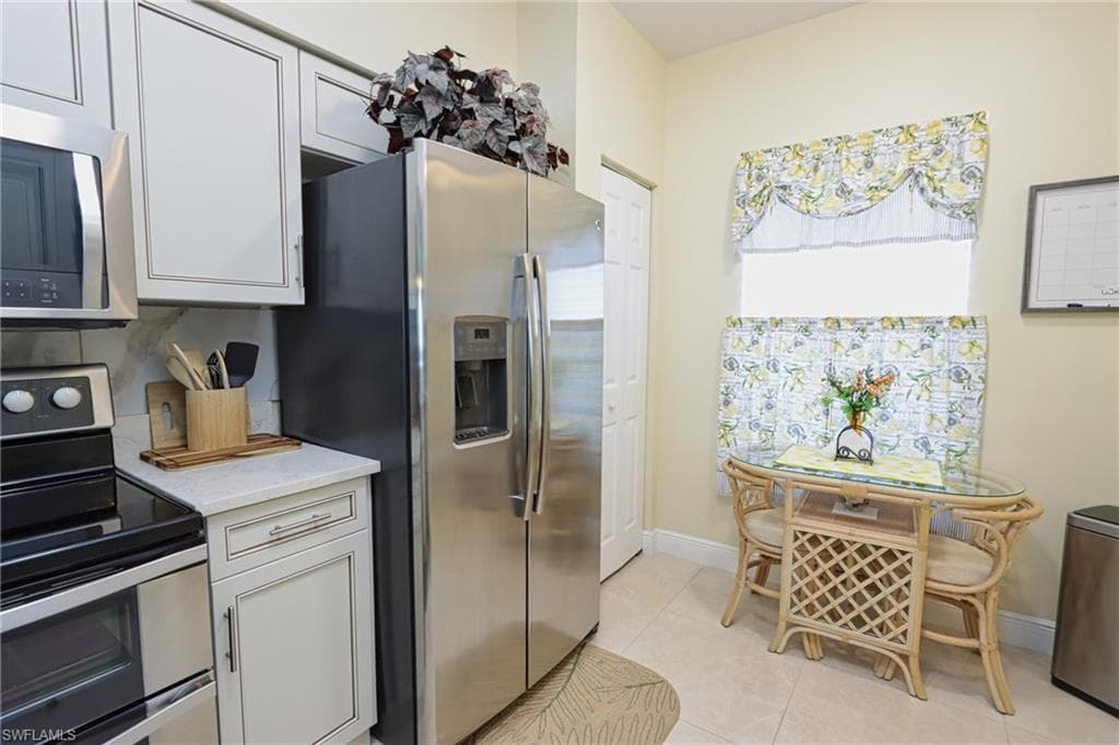 3250 Cypress Glen WAY # 403, NAPLES FL 34109-9