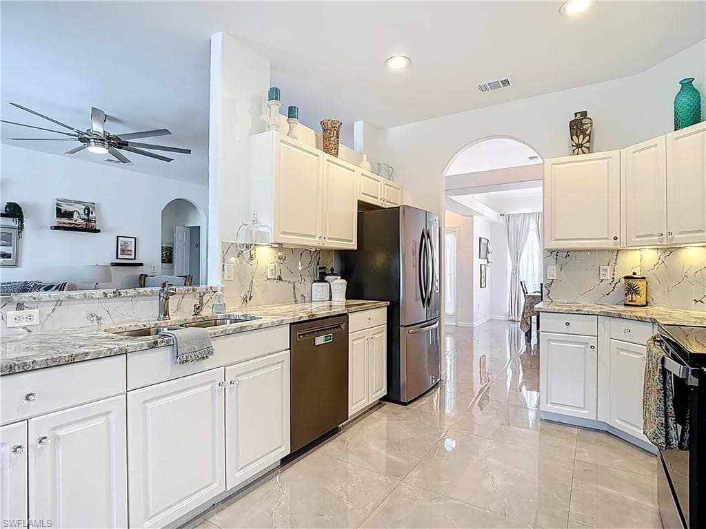 9346 Palm Island CIR, NORTH FORT MYERS FL 33903-10