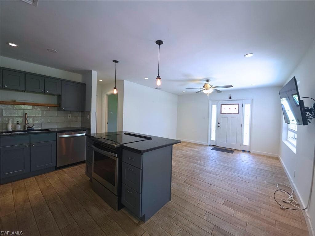 1915 Llewellyn DR, FORT MYERS FL 33901-6