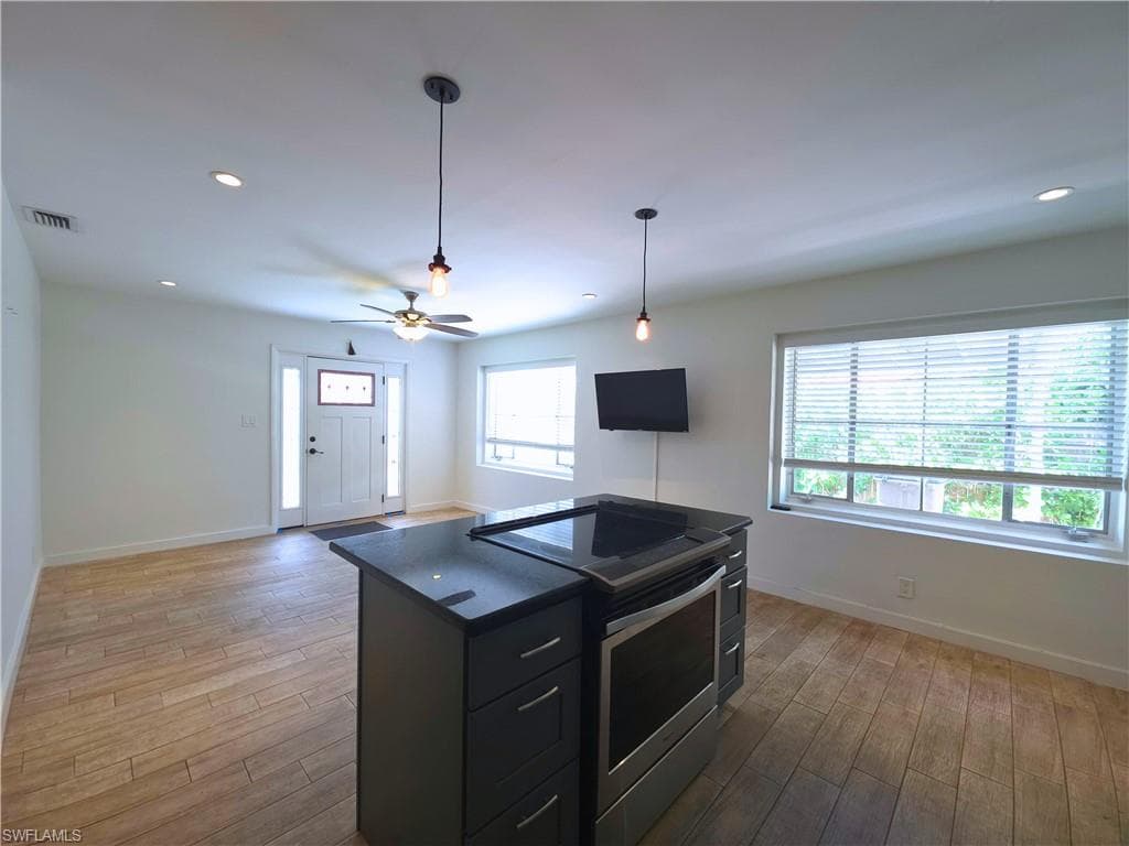 1915 Llewellyn DR, FORT MYERS FL 33901-4