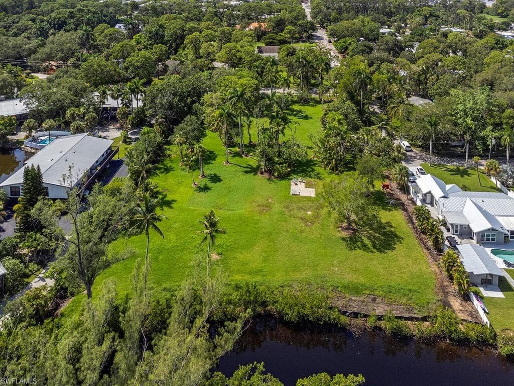 2505 ESTEY AVE-9
