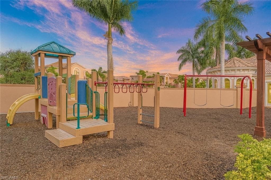 1465 Serrano CIR, NAPLES FL 34105-21