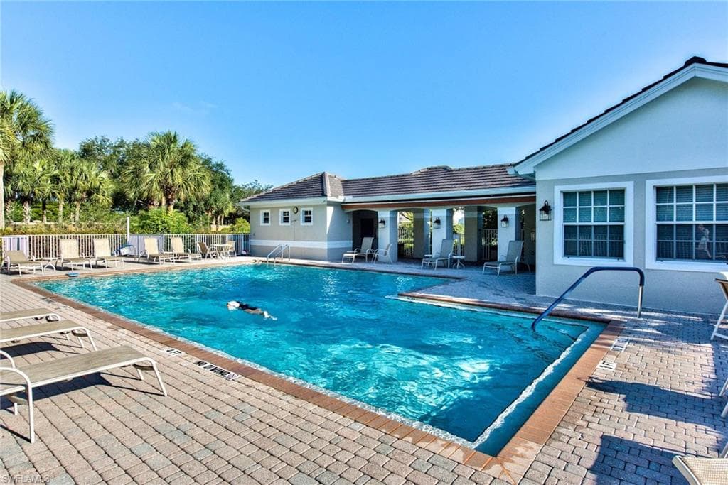 9657 Cypress Hammock CIR # 202, ESTERO FL 34135-34