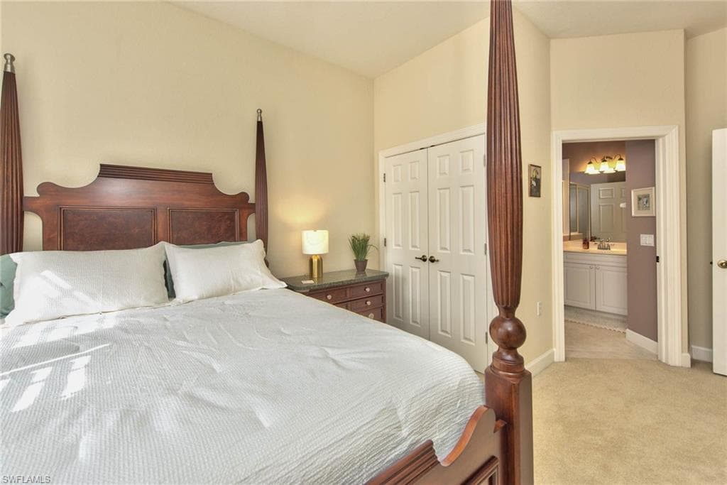 9657 Cypress Hammock CIR # 202, ESTERO FL 34135-28