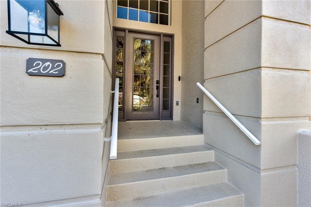 9657 Cypress Hammock CIR # 202, ESTERO FL 34135-3