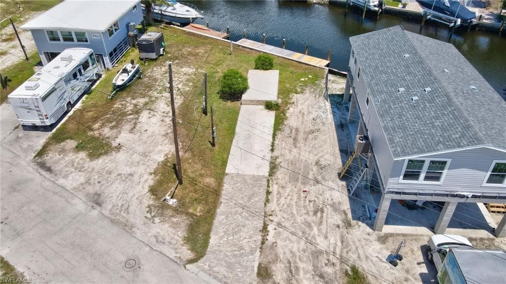 856 Oak ST, FORT MYERS BEACH FL 33931-5